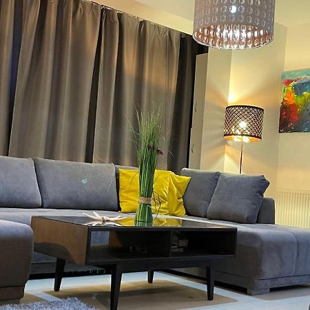 Apartment Happiness By Nicole Jutka, Visual Artist Olimp Dış mekan fotoğraf