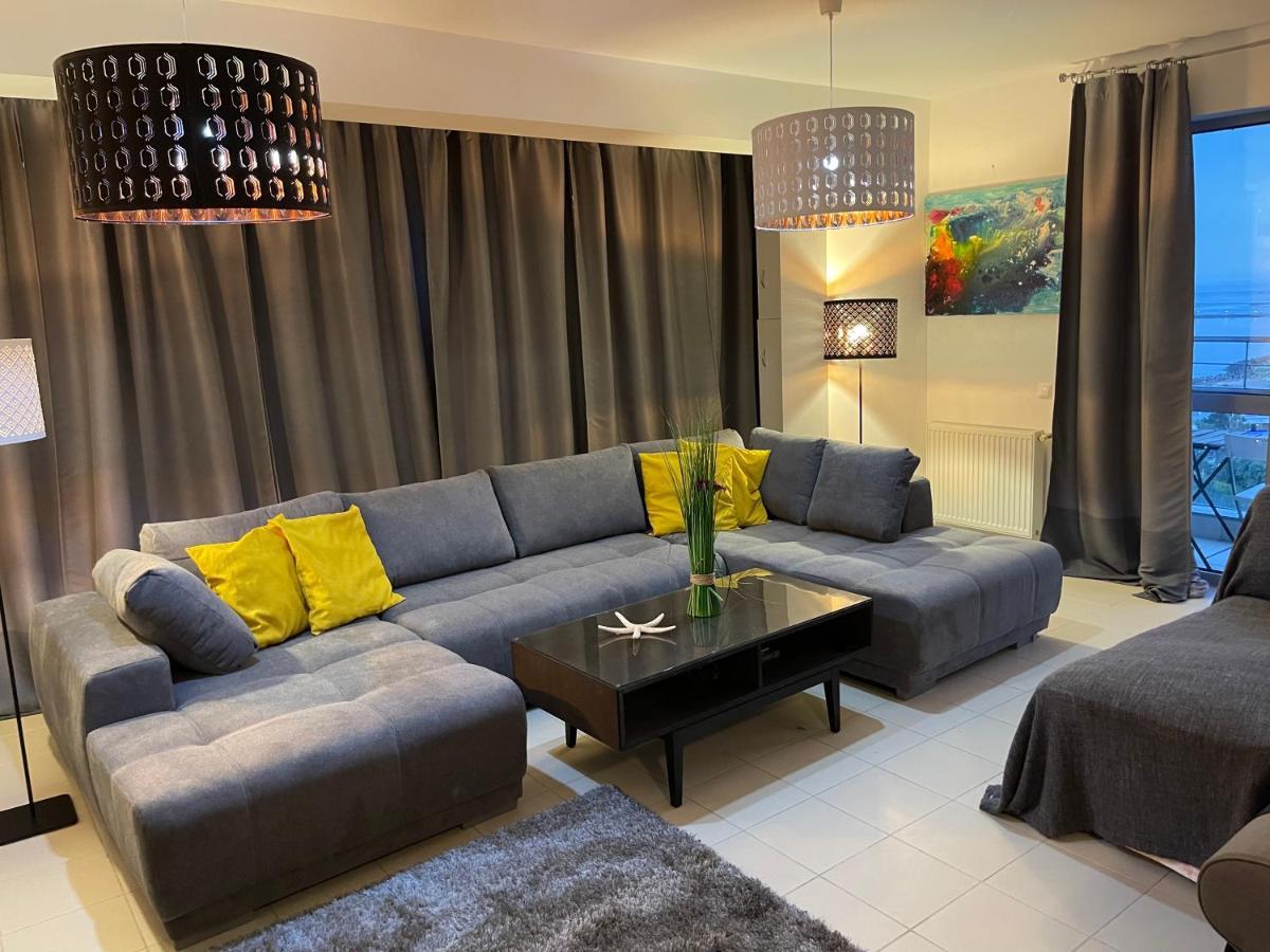 Apartment Happiness By Nicole Jutka, Visual Artist Olimp Dış mekan fotoğraf