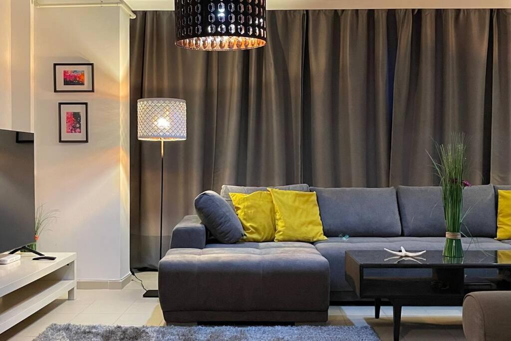 Apartment Happiness By Nicole Jutka, Visual Artist Olimp Dış mekan fotoğraf