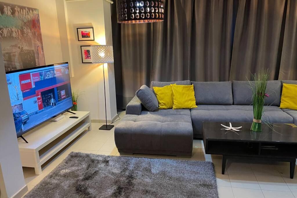 Apartment Happiness By Nicole Jutka, Visual Artist Olimp Dış mekan fotoğraf