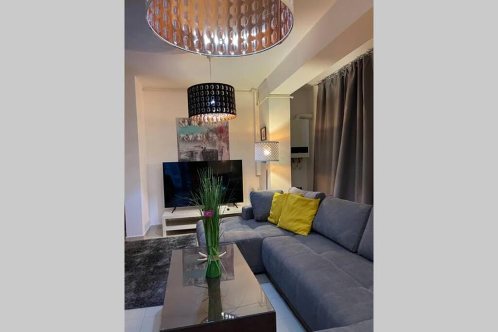 Apartment Happiness By Nicole Jutka, Visual Artist Olimp Dış mekan fotoğraf