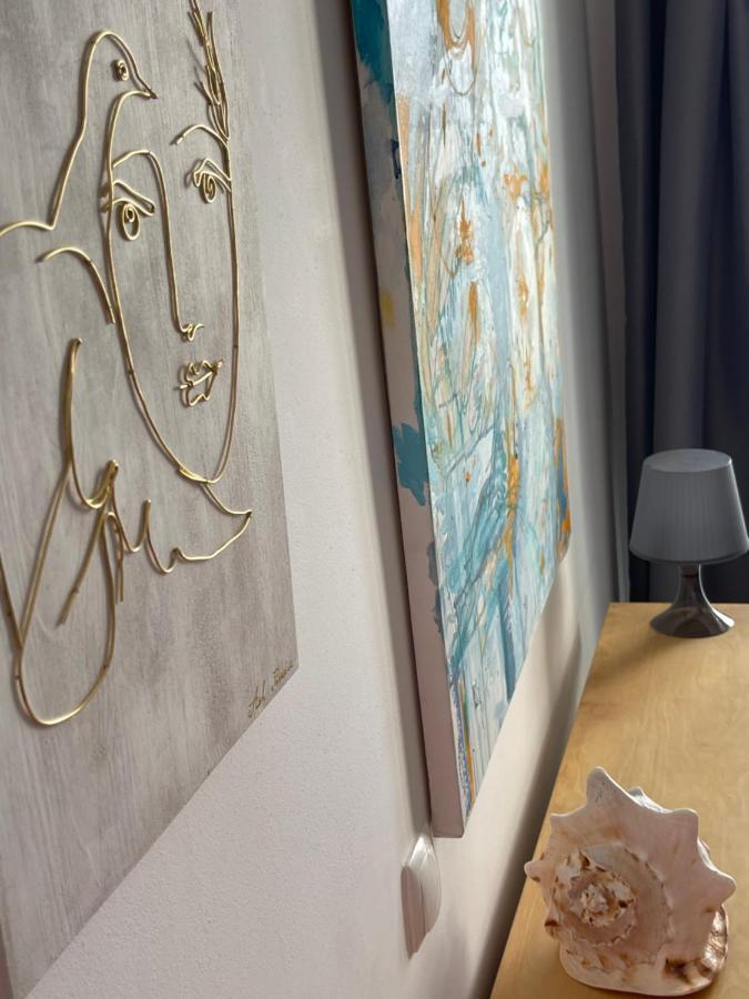 Apartment Happiness By Nicole Jutka, Visual Artist Olimp Dış mekan fotoğraf