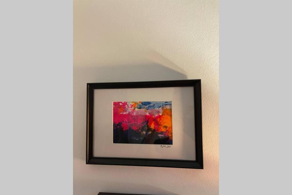 Apartment Happiness By Nicole Jutka, Visual Artist Olimp Dış mekan fotoğraf