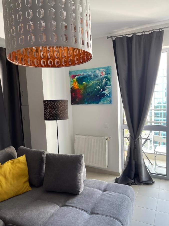 Apartment Happiness By Nicole Jutka, Visual Artist Olimp Dış mekan fotoğraf