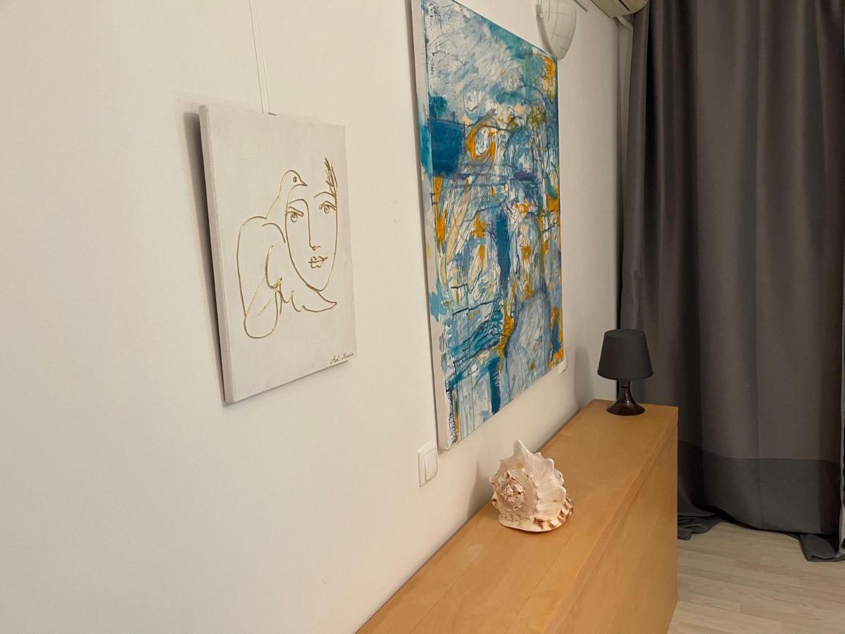 Apartment Happiness By Nicole Jutka, Visual Artist Olimp Dış mekan fotoğraf