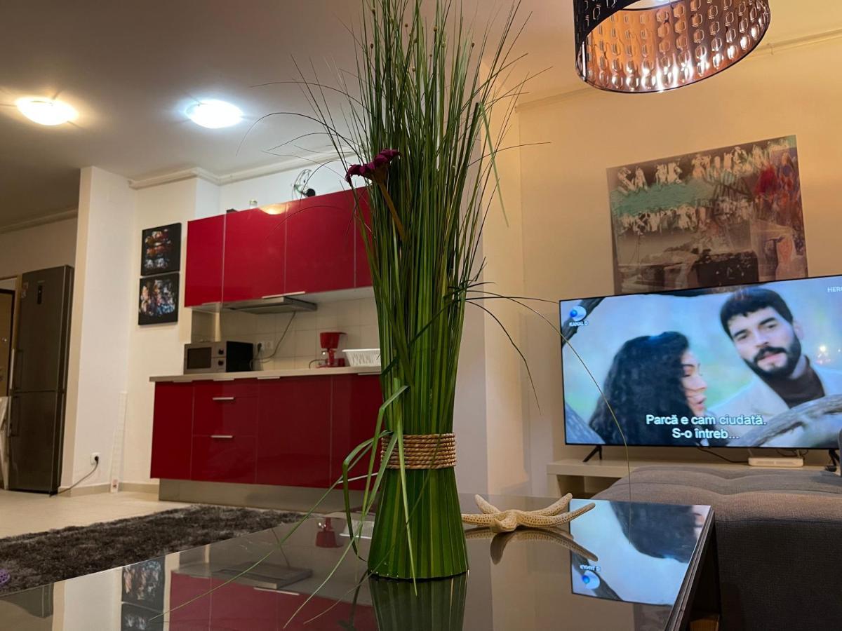 Apartment Happiness By Nicole Jutka, Visual Artist Olimp Dış mekan fotoğraf