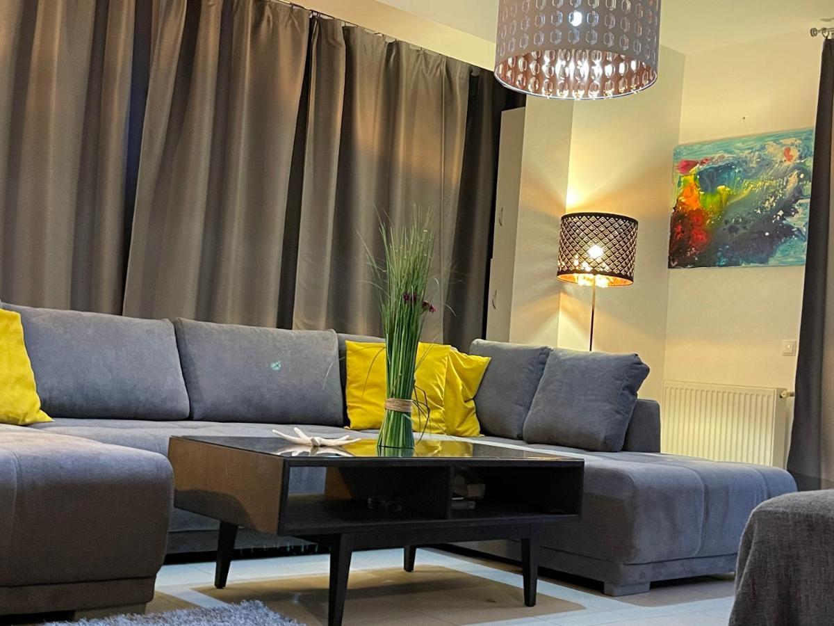 Apartment Happiness By Nicole Jutka, Visual Artist Olimp Dış mekan fotoğraf