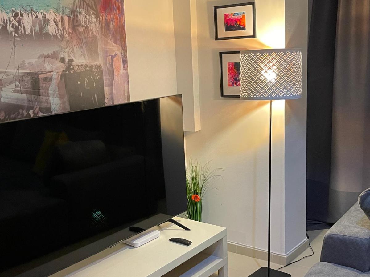 Apartment Happiness By Nicole Jutka, Visual Artist Olimp Dış mekan fotoğraf