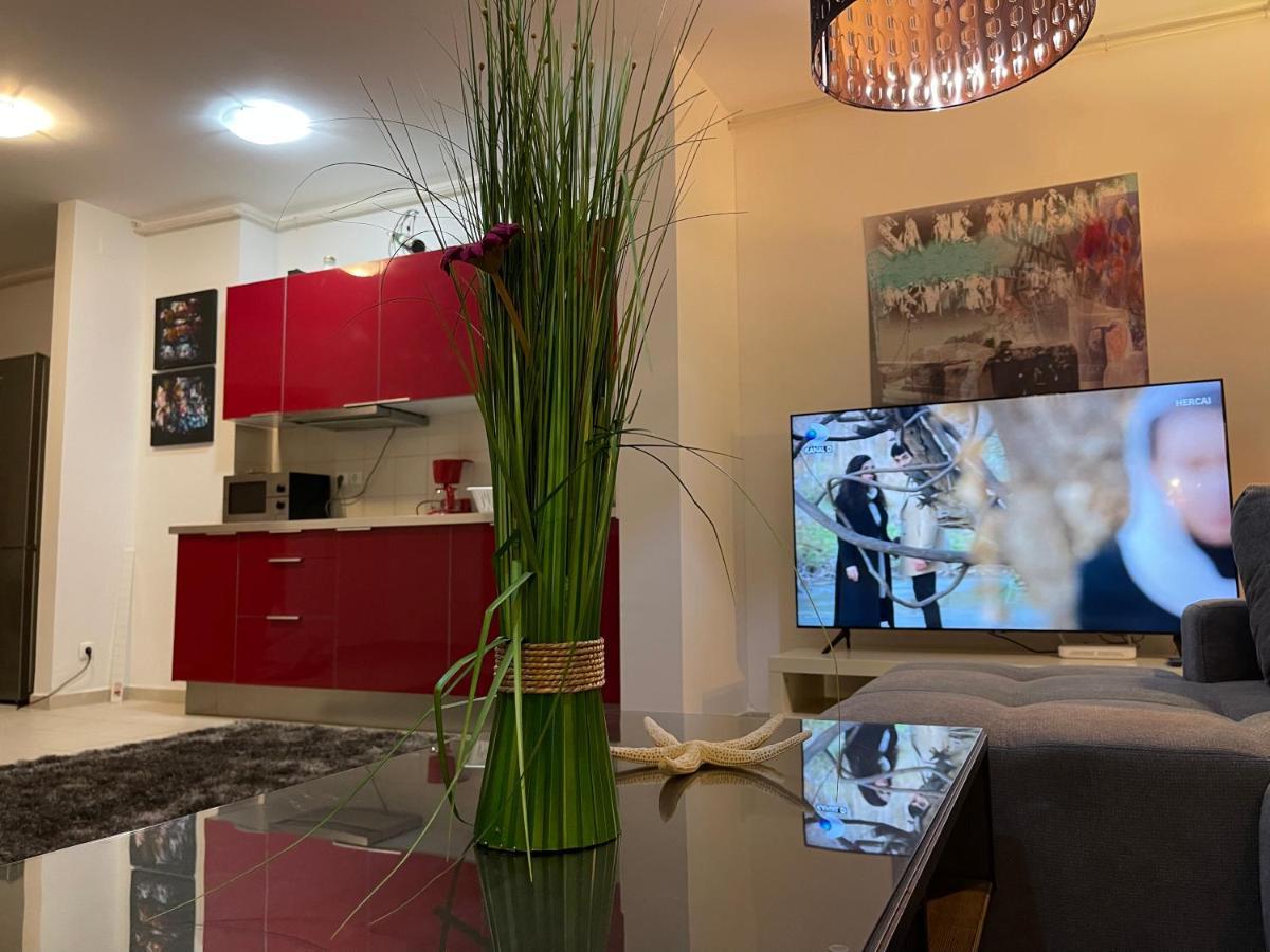 Apartment Happiness By Nicole Jutka, Visual Artist Olimp Dış mekan fotoğraf