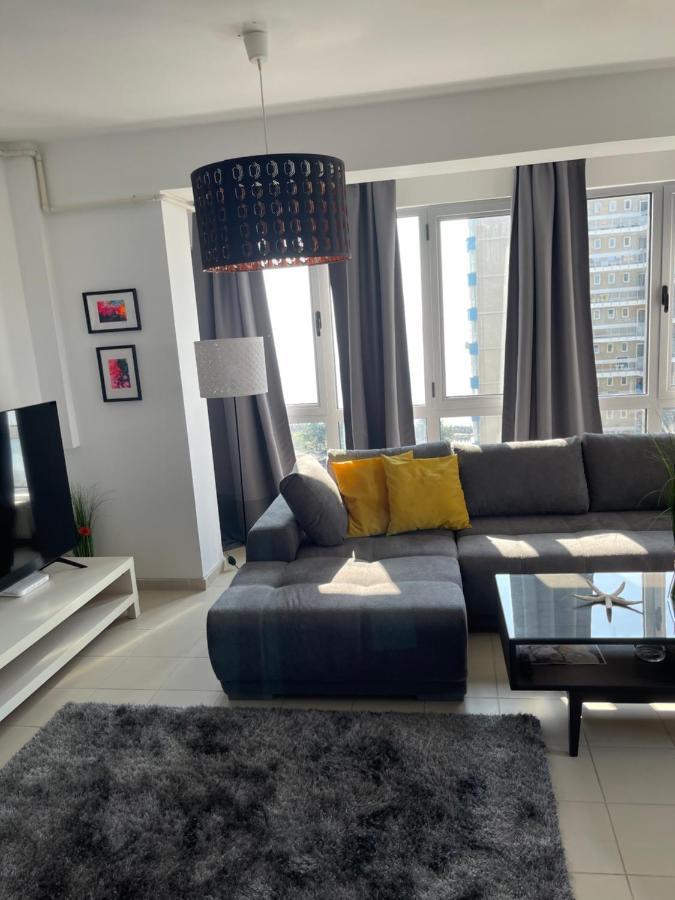 Apartment Happiness By Nicole Jutka, Visual Artist Olimp Dış mekan fotoğraf