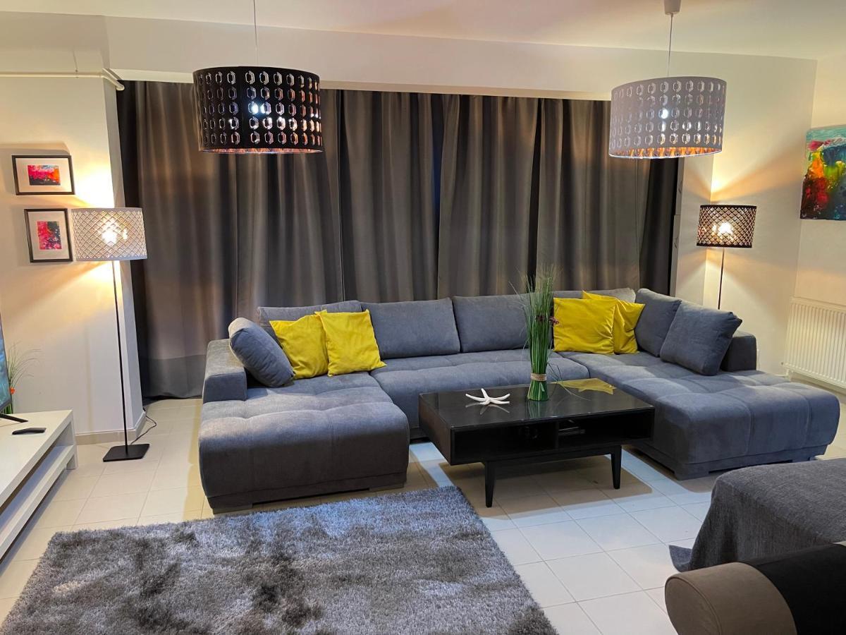 Apartment Happiness By Nicole Jutka, Visual Artist Olimp Dış mekan fotoğraf