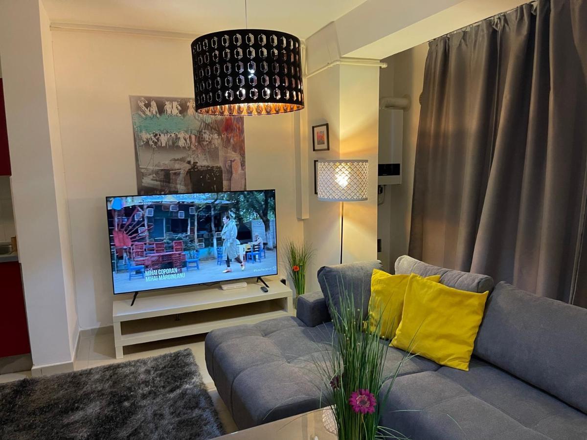 Apartment Happiness By Nicole Jutka, Visual Artist Olimp Dış mekan fotoğraf