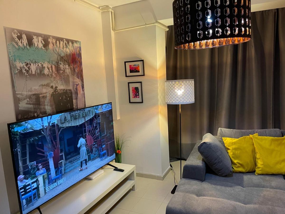 Apartment Happiness By Nicole Jutka, Visual Artist Olimp Dış mekan fotoğraf