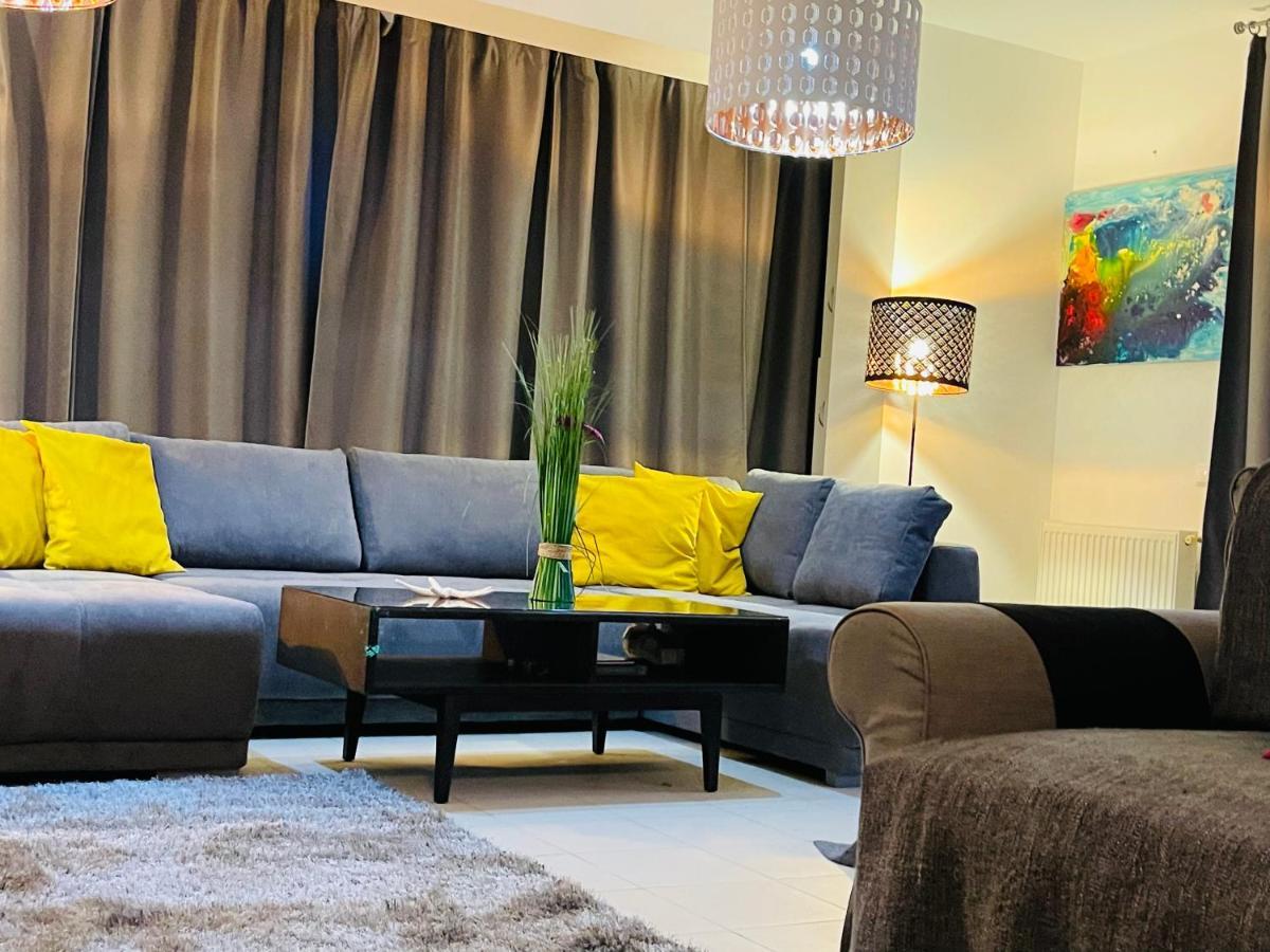 Apartment Happiness By Nicole Jutka, Visual Artist Olimp Dış mekan fotoğraf