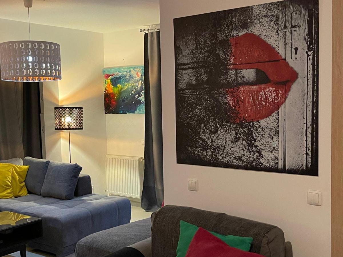 Apartment Happiness By Nicole Jutka, Visual Artist Olimp Dış mekan fotoğraf