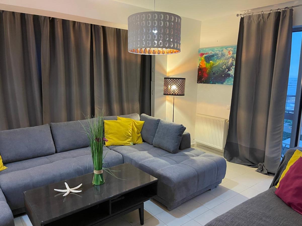 Apartment Happiness By Nicole Jutka, Visual Artist Olimp Dış mekan fotoğraf