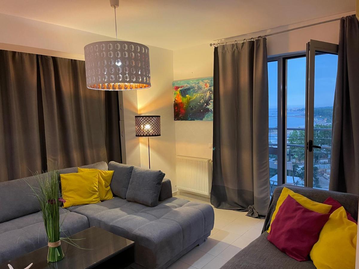 Apartment Happiness By Nicole Jutka, Visual Artist Olimp Dış mekan fotoğraf